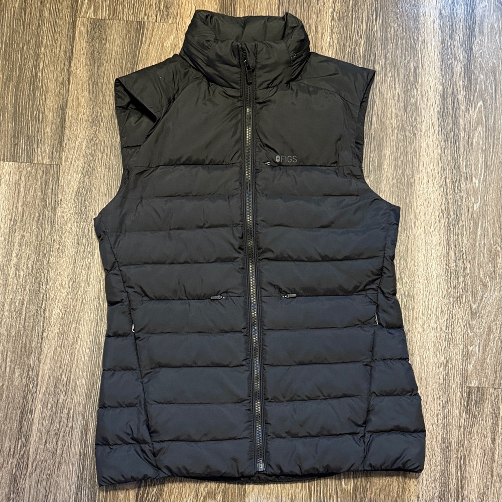 Figs Women's Packable Puffer Vest With Hidden Hood